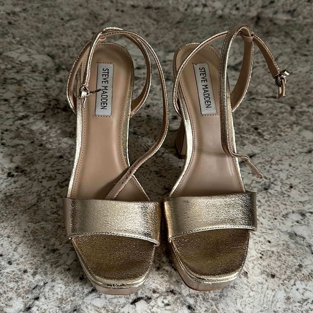 Gold Steve Madden platform heels (size 7)